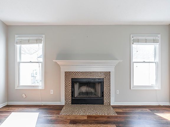 5th image of 221 Woodbrook Pl