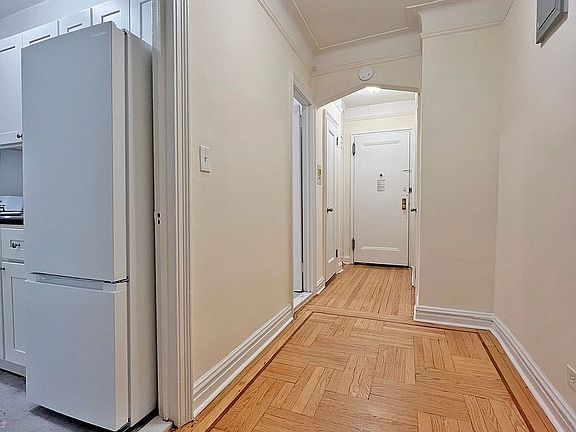 5th image of 3553 82nd St APT 5A