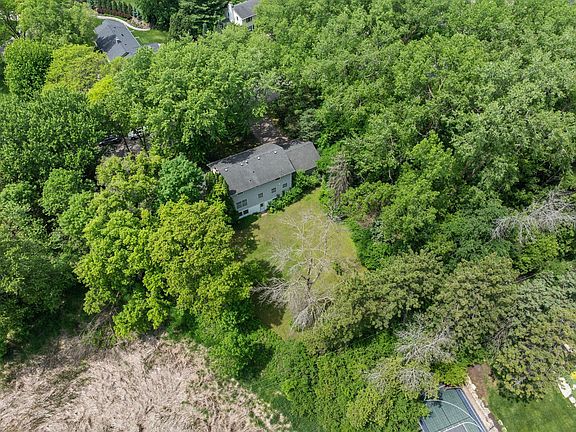4th image of 355 Margaret Cir