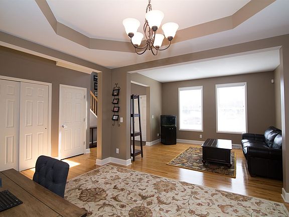4th image of 4 Fairview Ln