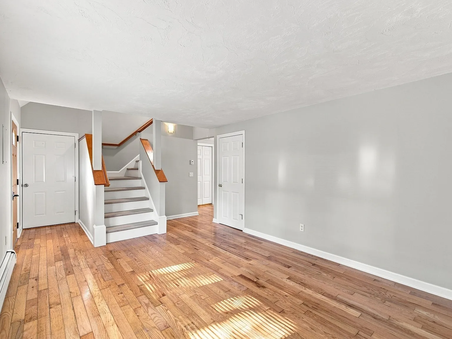 3 bed, 2.0 bath, 1200 sqft, $3,300 — Photo 3