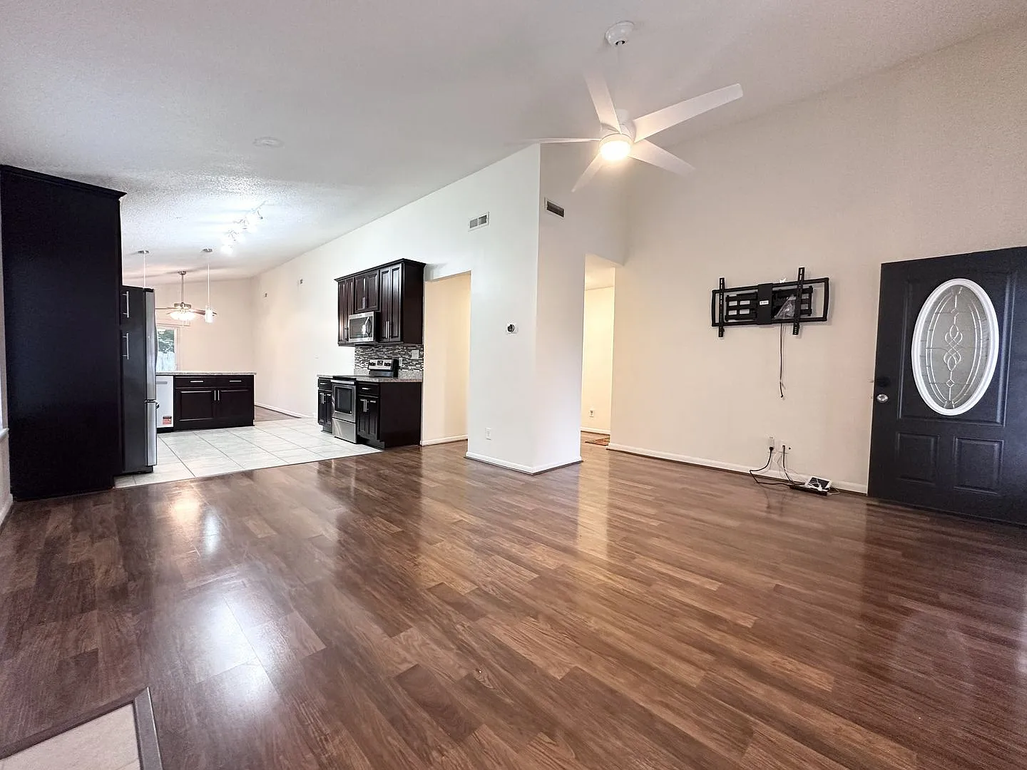 Beautifully Remodeled 3 Bedroom in the Brandon Neighborhood — Photo 3