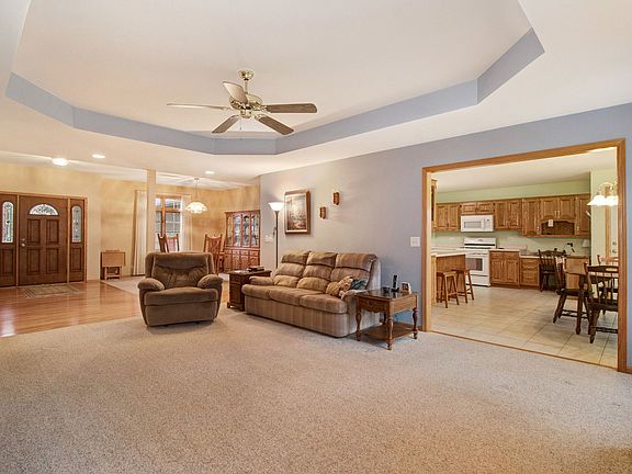 4th image of 13301 S Mary Lee Ct