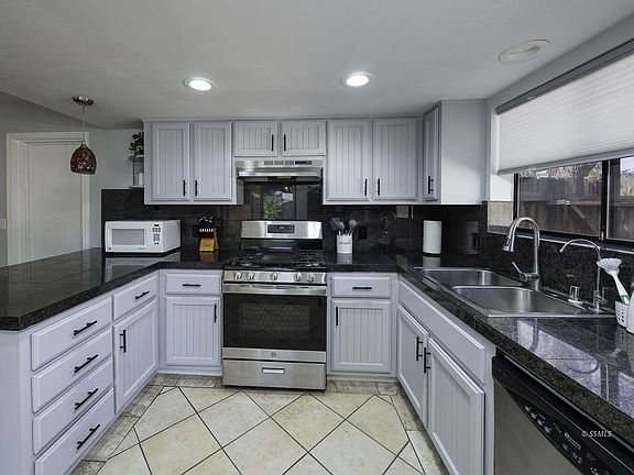 4th image of 821 Perdew Ave