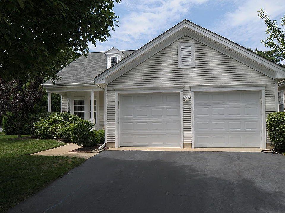 1st image of 35 Greenfields Dr