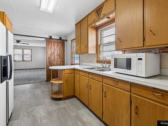 4th image of 1365 N Somers Ave