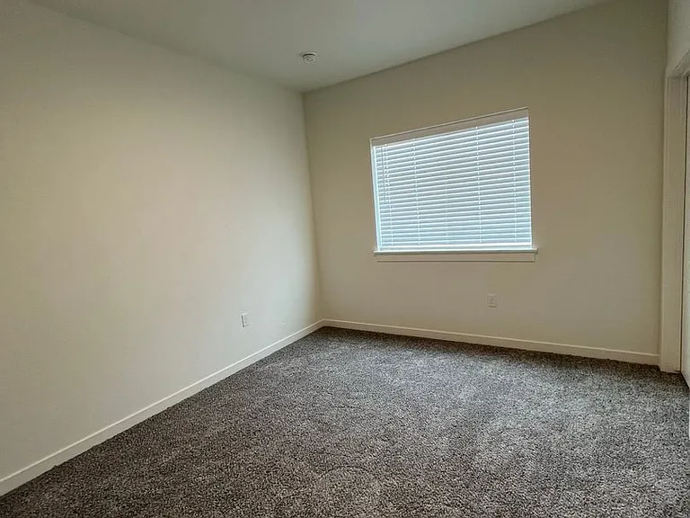 Lexington Sky Apartments — Photo 12