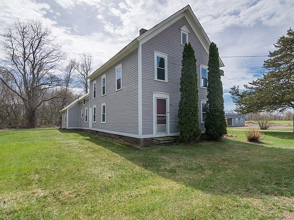 2nd image of 464 Main Rd
