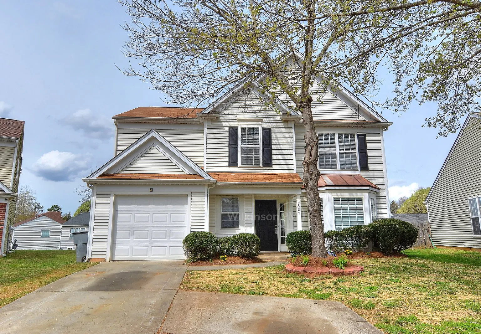 3 bed, 2.5 bath, 1756 sqft, $2,000 — Photo 1