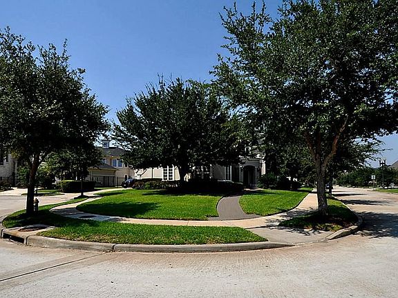 2nd image of 60 Waterford Pointe Cir