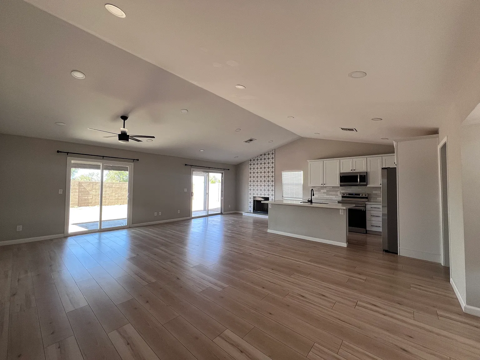 3 bed, 1386 sqft, $2,400 — Photo 3