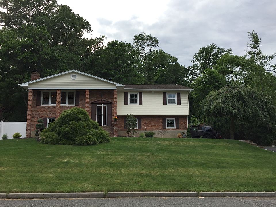 1st image of 64 Joan Dr