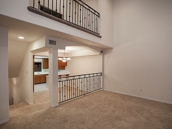 5th image of 10924 Bloomfield St APT 3