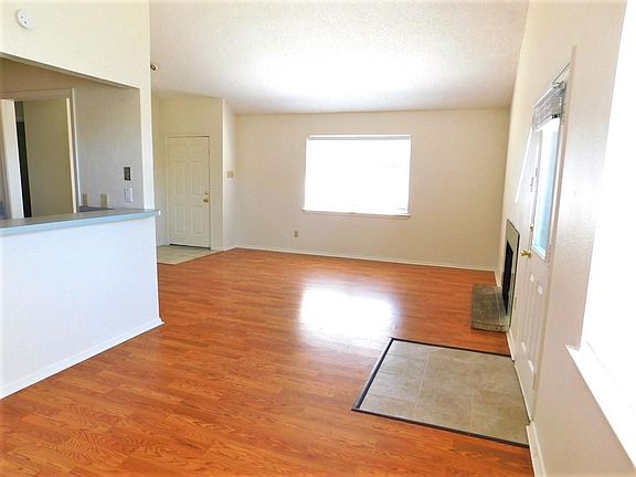 4th image of 8634 California Dr