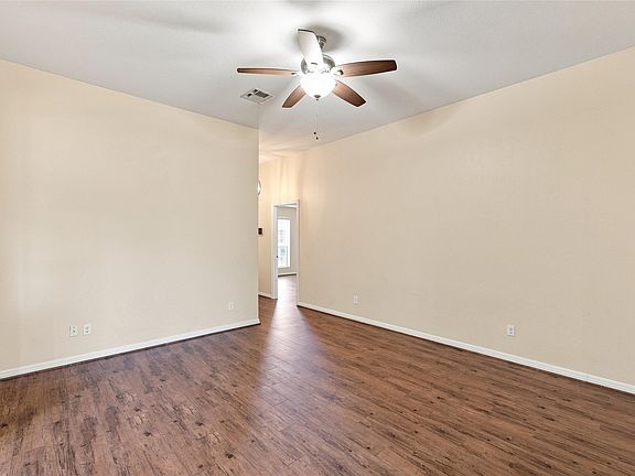 3rd image of 204 Raven Ridge Ct