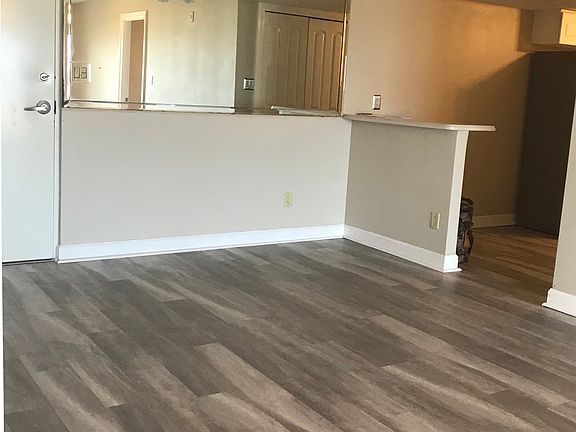 4th image of 1600 Via Deluna Dr #202-B
