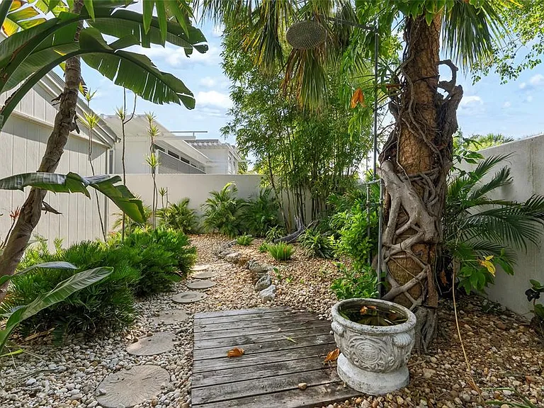 1100 Westway Dr — Photo 36