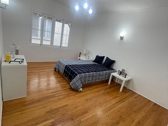 3rd image of 7948 Blackburn Ave #6
