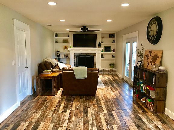 2nd image of 18208 Abbey Ln