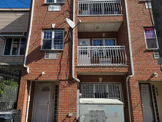 Rented by Teresa Lomax, LREB | media 12