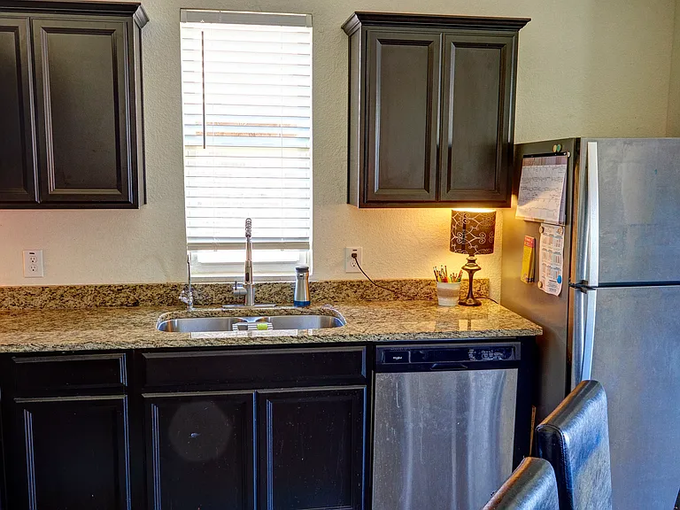741 Windsor Ct — Photo 9
