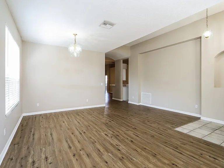 1627 Wakefield Dr — Photo 3