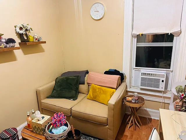 3 bed, 1.5 bath, 1224 sqft, $2,200 — Photo 3