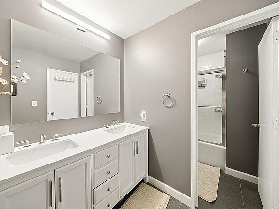5th image of 310 E 46th St APT 4E