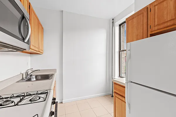 Rented by Douglas Elliman | media 16