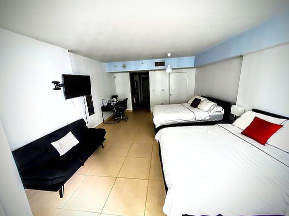 5th image of 1750 N Bayshore Dr APT 2207