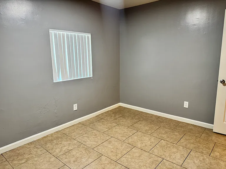 115 W Hill Dr #11 — Photo 10