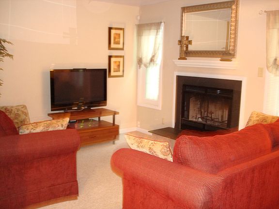 Living Room w/fireplace