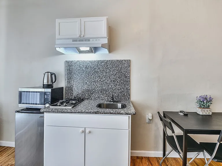 MacArthur Park Apartments — Photo 10