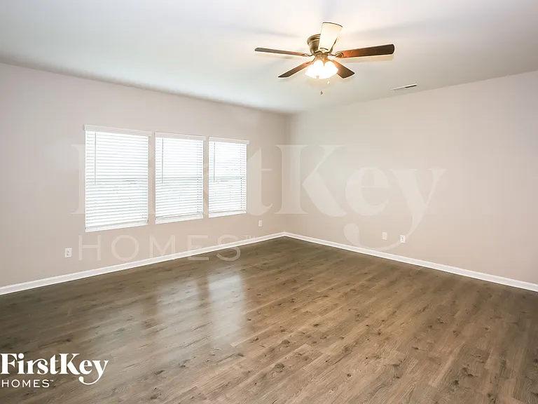 140 Jana Dr — Photo 5