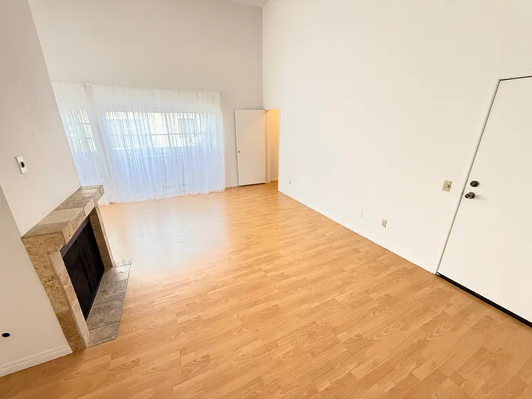 920 N Alfred St #201 — Photo 19