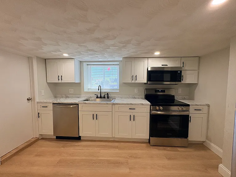 314 Proctor Ave — Photo 1