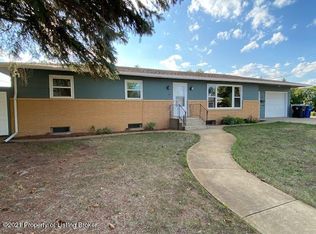 121 Hollywood Blvd, Dickinson, ND 58601