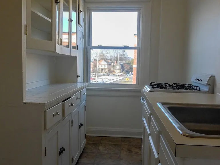 1544 E Broad St — Photo 56