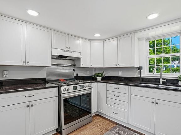 5th image of 5 Pleasant St