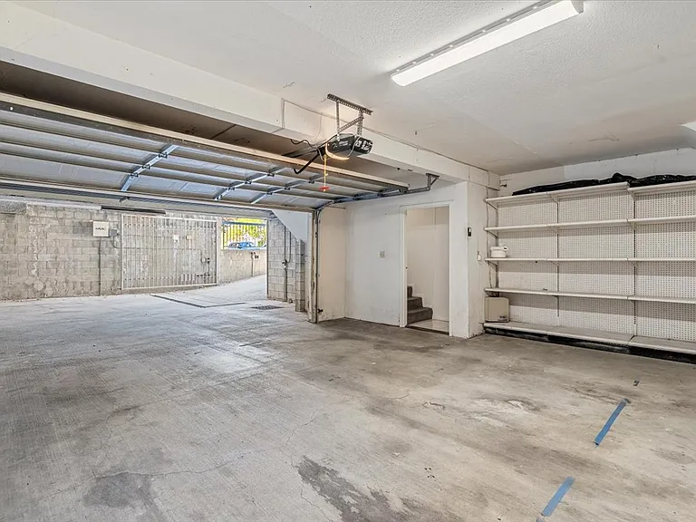 200 E Windsor Rd #1 — Photo 32