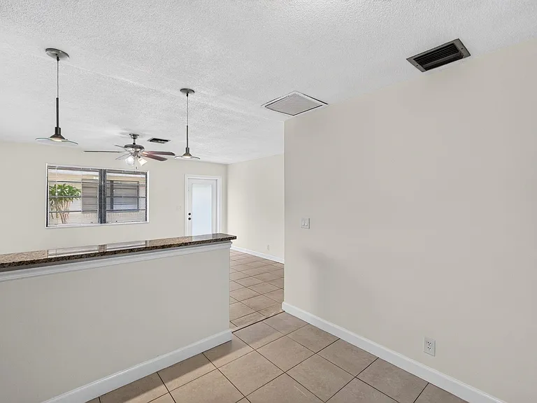 2500 SW 18th Ter #5 — Photo 5
