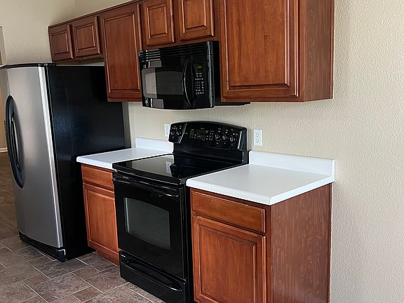 3rd image of 10616 Cobblestone Dr