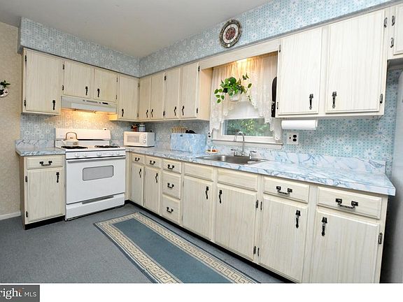 4th image of 8972 Collins Ave
