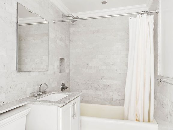 4th image of 23 W 73rd St #1105A