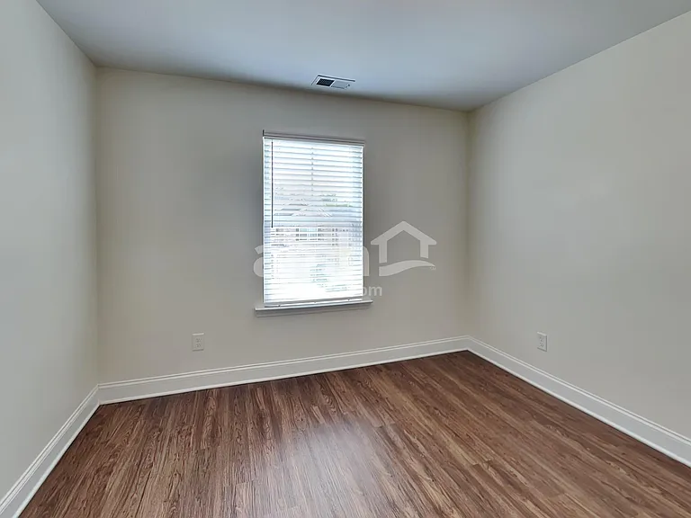 300 Vaughan Pl — Photo 15