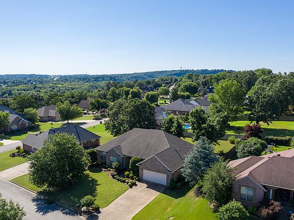 3rd image of 2307 Parkway Ln