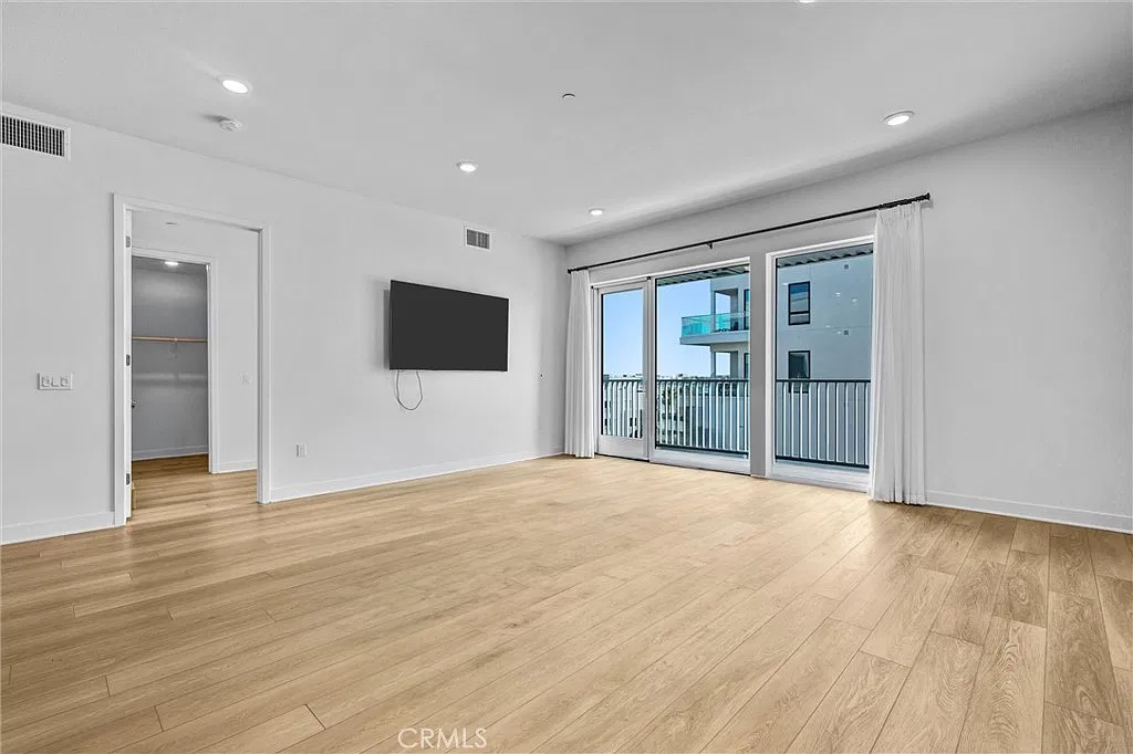 2 bed, 1769 sqft, $5,500 — Photo 4
