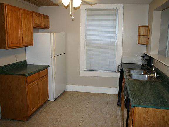 4th image of 719 NE Deery St #1