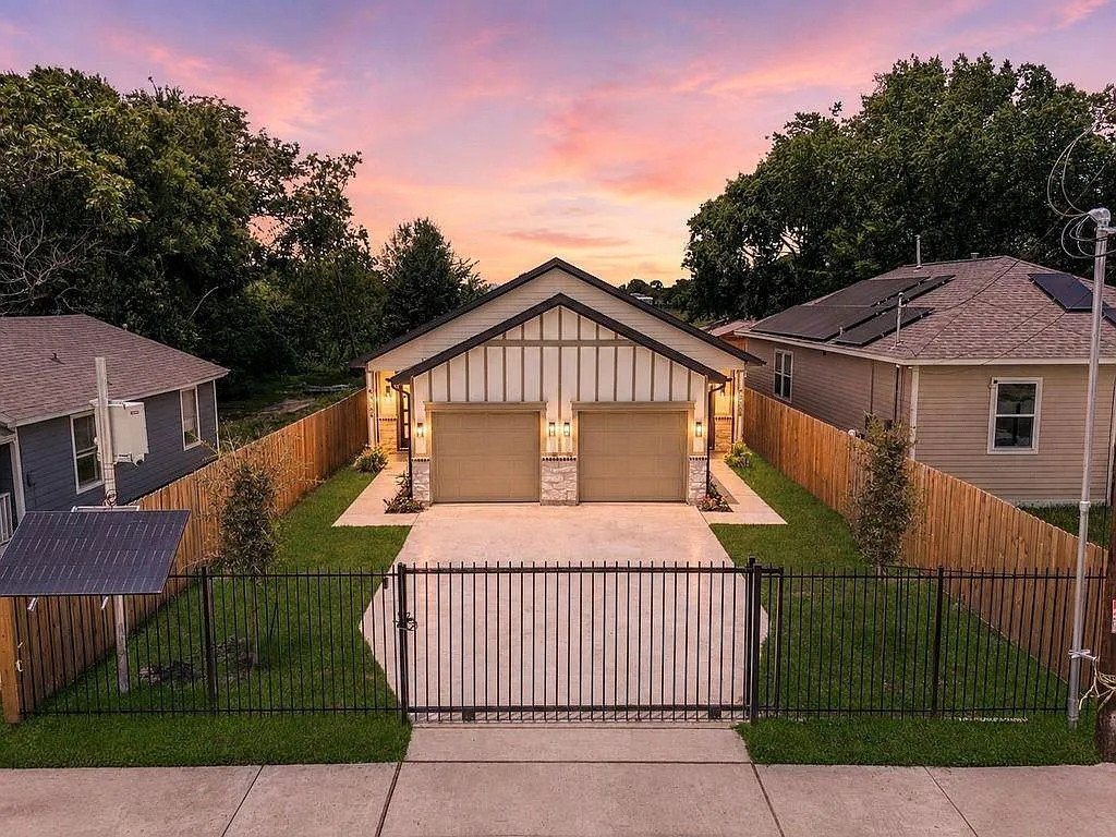 4 bed, 2.0 bath, 1400 sqft, $2,500 — Photo 2