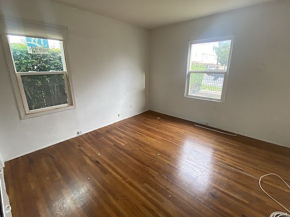 4th image of 1011 E 18th St